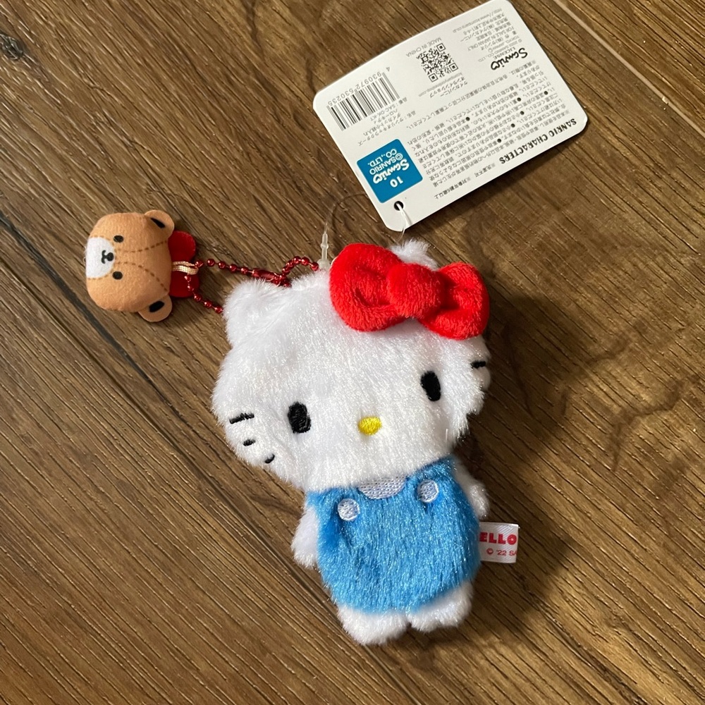 HELLO KITTY-NWT Small Zipped Pouch with Tiny Chum